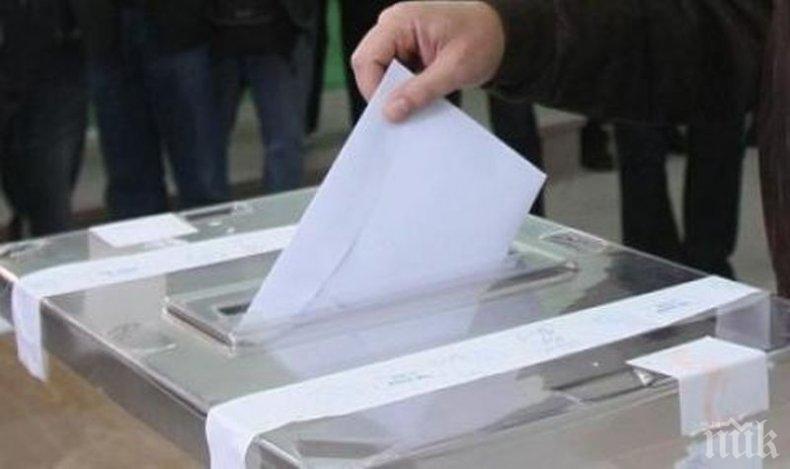  Председателят на „Йоббик“ гласува на изборите в Унгария
