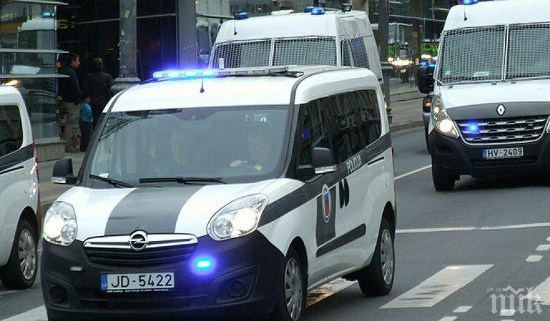Кървав ужас! Мъж с нож рани трима тийнейджъри в училищна дискотека в Рига