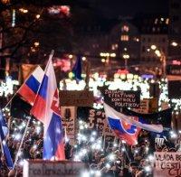 Хиляди в Словакия поискаха независимо разследване на убийството на журналистa Ян Куциак и годеницата му