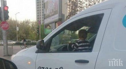 наказаха шофьор возил дете скута