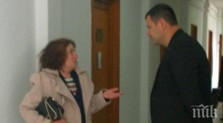 сагата продължава вдовицата кольо дългия останах съвсем сама взеха всичко