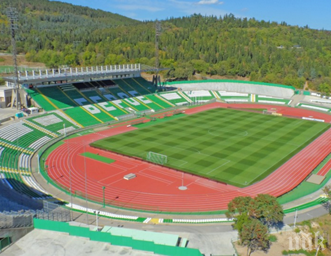 Чистка в Берое! Две от звездите стягат куфарите - ето кои са те...