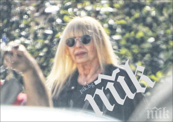 САМО В ПИК И РЕТРО! Лили на 82 - примата прибира 1 млн. лв. от новото си турне (ПАПАРАШКИ СНИМКИ)