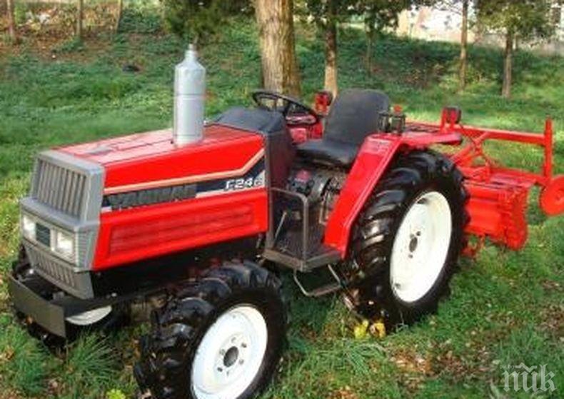 Мъж с изпочупени ребра, след като бил затиснат от трактор край Симитли