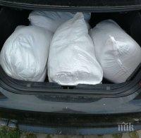 Митничари се маскираха като 