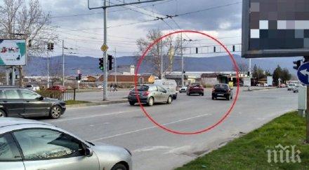 пловдивско кръстовище пешеходци пресичат късмет коли завиват както падне