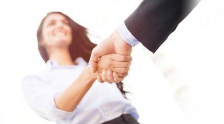 връзка силата ръкостискането интелекта