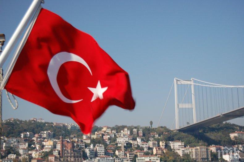 Потрес! Осъдиха учителка с 6-месечно бебе в Турция заради антивоенна пропаганда