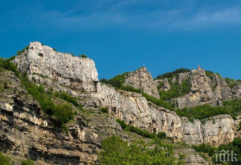 Спасиха алпинистка, паднала от скала над село Лакатник
