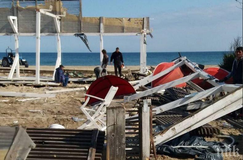 Разрушиха голям ресторант в Слънчев бряг