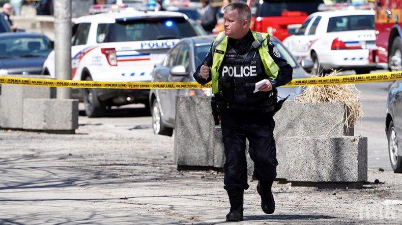 ЕКСКЛУЗИВНО В ПИК! Двама души са загинали при ужаса в Торонто (СНИМКИ)