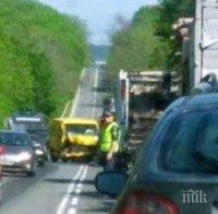 ОТНОВО БЕЗУМИЕ! Бургазлия нахлу в насрещното, уби жена на пътя Бургас - Малко Търново