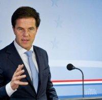Холандският премиер Марк Рюте оцеля след вот на недоверие