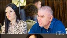 ЦАРСКА ОСОБА НА ЖЪЛТИТЕ ПАВЕТА!? Депутатка на Марешки се обяви за кралица