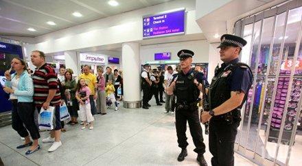 евакуираха терминал летището манчестър заради подозрителен пакет