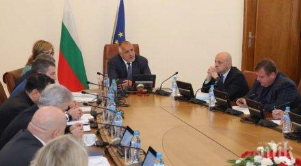 кабинетът гласува размера таксите университетите