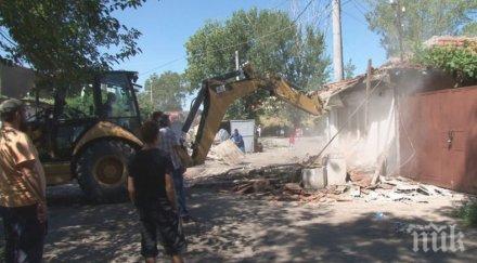 бутат незаконни постройки циганското гето захарна фабрика