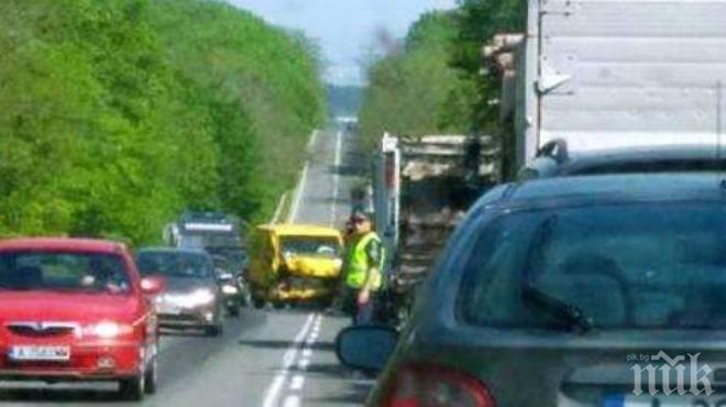 ОТНОВО БЕЗУМИЕ! Бургазлия нахлу в насрещното, уби жена на пътя Бургас - Малко Търново