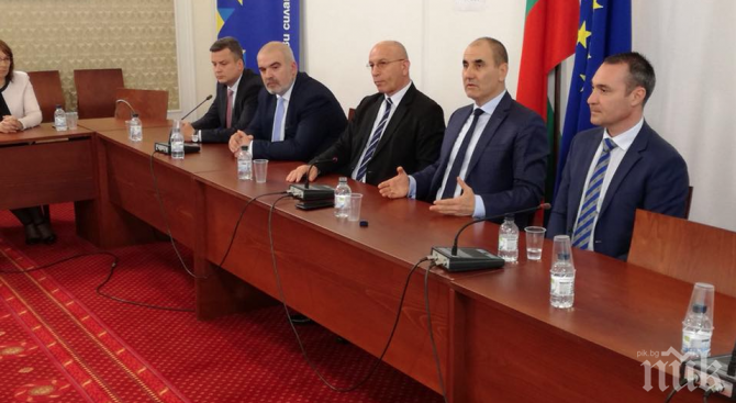 Цветанов: Фалшивите новини ни заливат отвсякъде, голяма част ги генерира опозицията