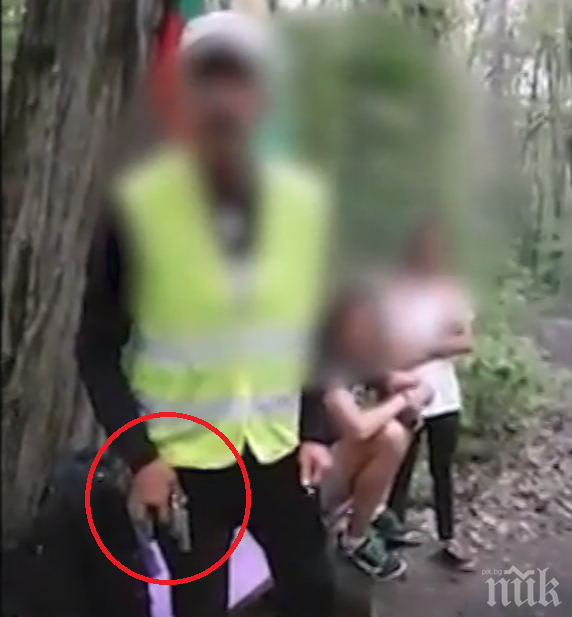 ЕКШЪН В СОФИЯ! Смахнат тип вади пистолет на хора в Борисовата градина (СНИМКА)