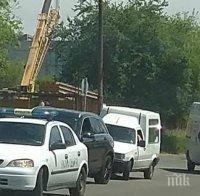 ЕКШЪН В БУРГАС! Патрулки заклещиха джип 