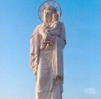 Статуята на Богородица в Хасково се руши! А е вписана в Гинес...