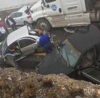 15 души пострадаха при верижна катастрофа в Мексико