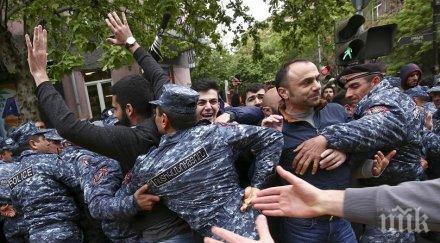 арменски опозиционен лидер призова митинг