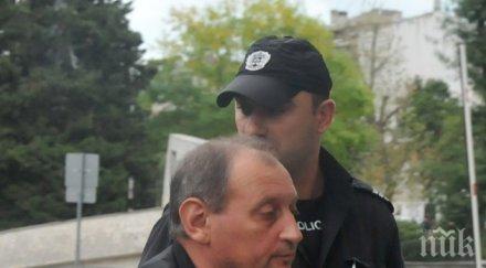 забраниха палавия радев припарва училището опипвал ученички дупетата