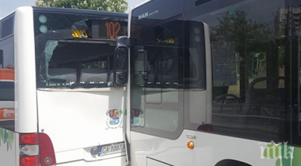 два автобуса сблъскаха софия снимки