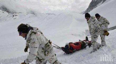 трагедия четирима скиори загинаха алпите петима критично състояние