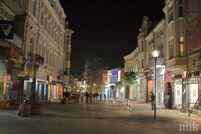 Екшън! Пиян мъж отнесе здрав пердах на Главната улица в Пловдив (ВИДЕО)
