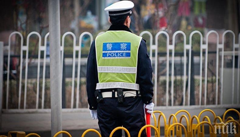 Кървава лудост! Мъж с нож уби девет деца в Китай