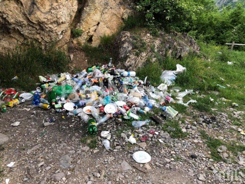 СВИНЩИНА! Вижте в какво превърнаха райско кътче във Врачанския Балкан