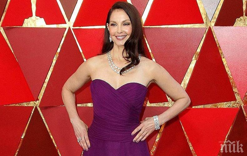 Актрисата Ашли Джъд заведе дело срещу продуцента Харви Уейнстейн за сексуален тормоз и клевета