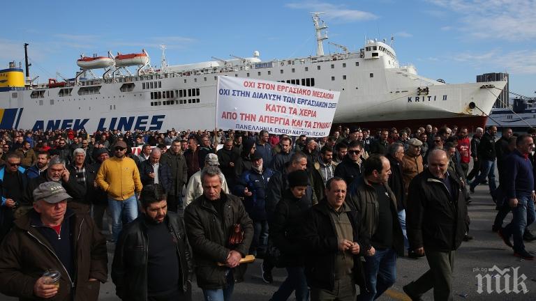 За 1 май - 24-часова стачка на моряците в Гърция