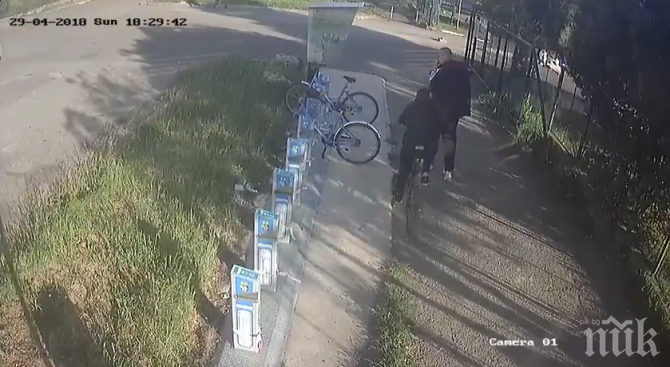 ОПАСНА ЗОНА! Бургазлия откри огън по велосипеди в комплекс Славейков (ВИДЕО)