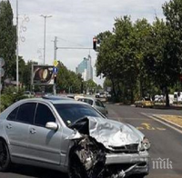 Екшън на пътя! Шофьор раздава юмруци заради засечка