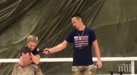 вижда всеки ден мацка ufc задуши американски войник безсъзнание видео