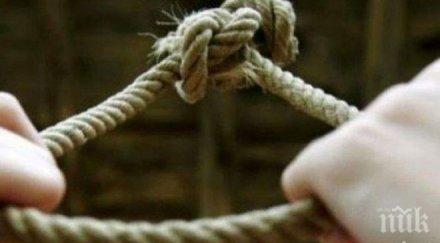 ужасна трагедия годишният военнослужещ здравко обеси орех асеновград снимка