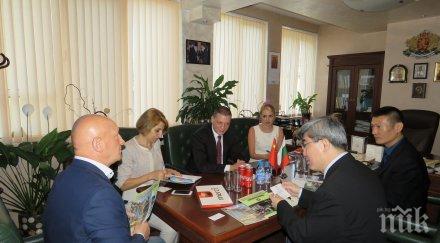 посланикът китай нас гости областния управител софия