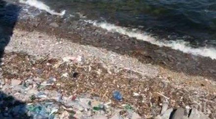 летния сезон плаж созопол тъне боклуци