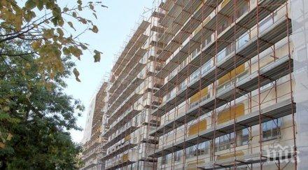 смрад квартал враца пропищя мъж изхвърлящ мърша контейнерите смет снимки