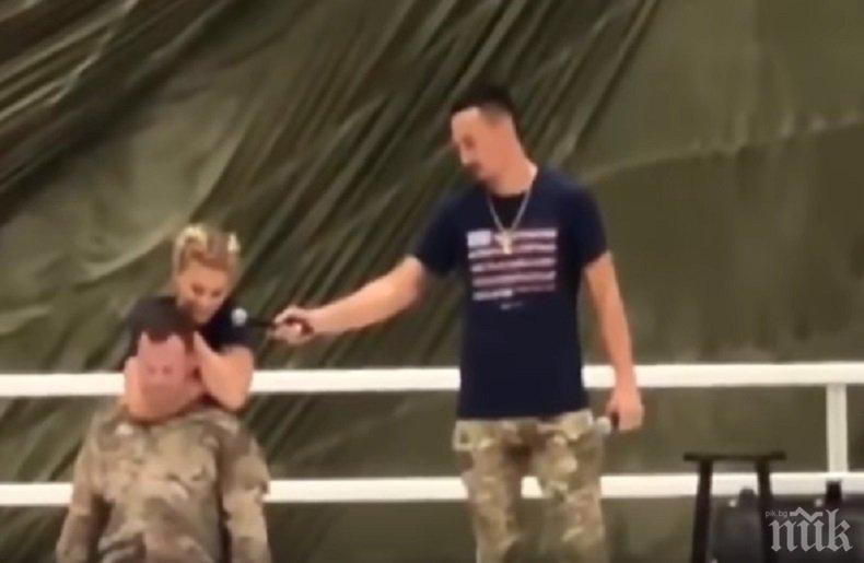 Това не се вижда всеки ден! Мацка от UFC задуши американски войник до безсъзнание (ВИДЕО)