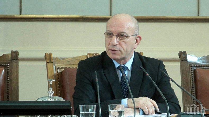 Депутатите гласуват отстраняването на зам.-шефа на НС Емил Христов