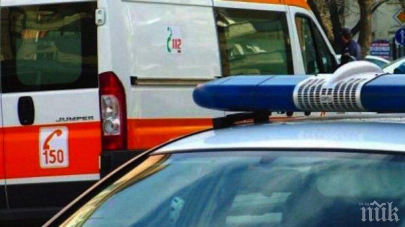 Камион за смет помете полицай на мотор на Аспаруховия мост