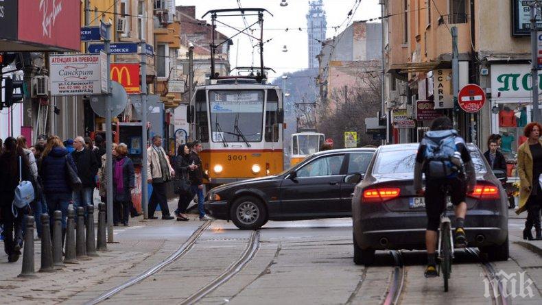 ЗАПОЧНА СЕ! Ремонтът на Граф Игнатиев тръгва от понеделник, спират трамваите