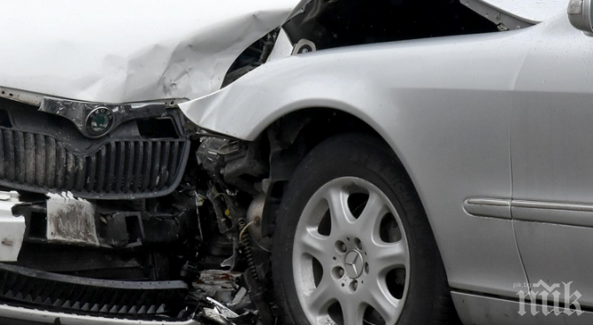 ТЕЖКА КАТАСТРОФА! Бизнесмен спаси дете изпод смачкани ламарини