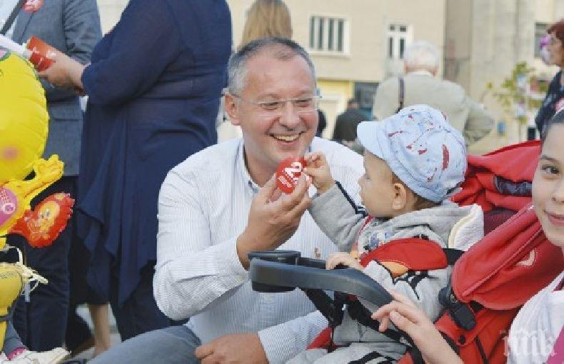 ЕКСКЛУЗИВНО В ПИК! Станишев щастлив с шест бебета на рождения си ден