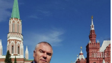 ИЗНЕНАДА! Антинатовецът Марешки изгря на парада в Москва! Поздрави европейците от Червения площад